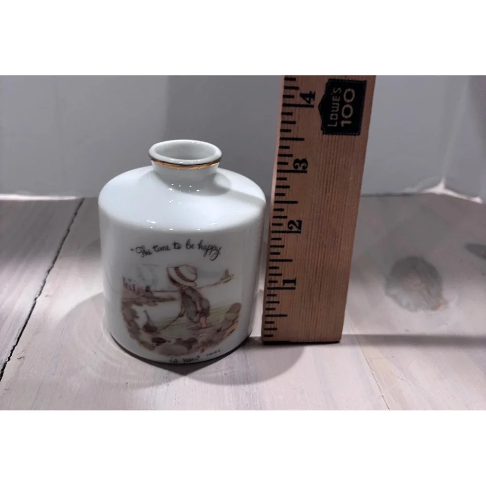 Vintage 1973 Holly Hobbie Porcelain Bud Vase The Time To Be Happy Is Now